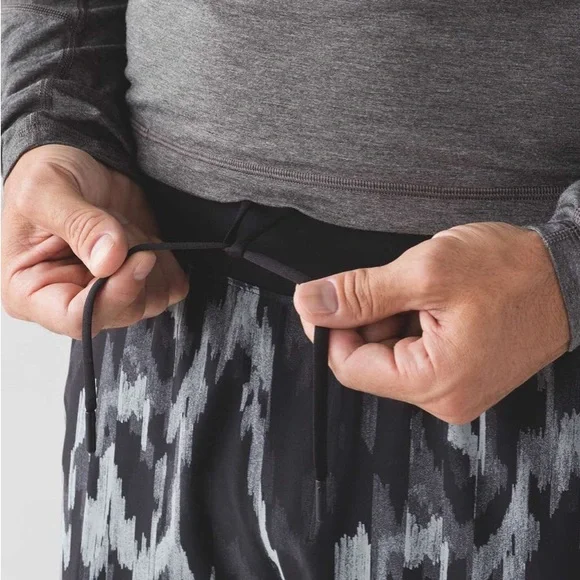 Lululemon T.H.E. Short *Luxtreme Liner 9" Rock Face Mercury Black Size Medium - Picture 4 of 15